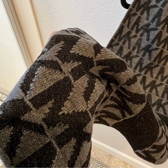 MICHAEL KORS Black and Grey Scarf - Picture 7 of 7